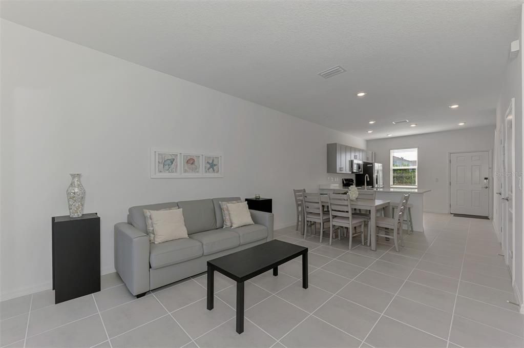 Active With Contract: $245,000 (2 beds, 2 baths, 1238 Square Feet)