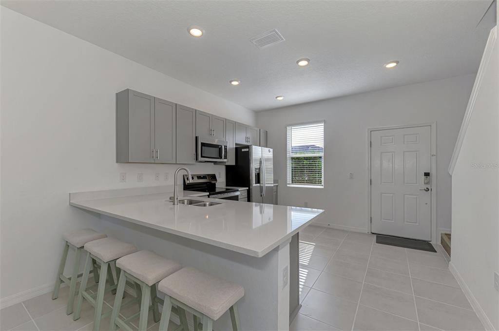 Active With Contract: $245,000 (2 beds, 2 baths, 1238 Square Feet)