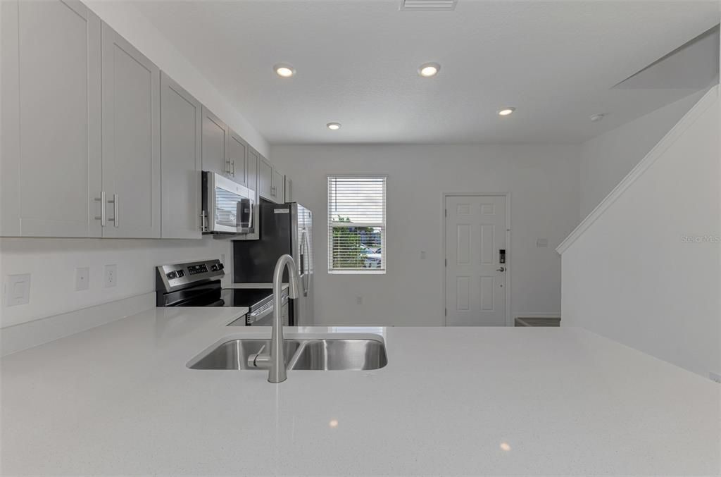 Active With Contract: $245,000 (2 beds, 2 baths, 1238 Square Feet)