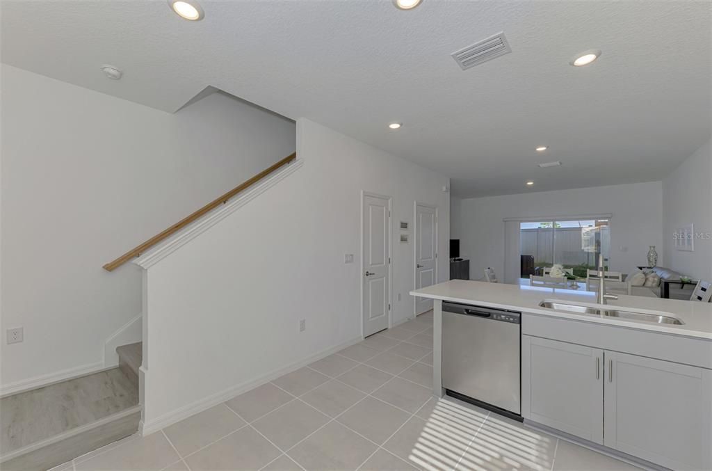 Active With Contract: $245,000 (2 beds, 2 baths, 1238 Square Feet)