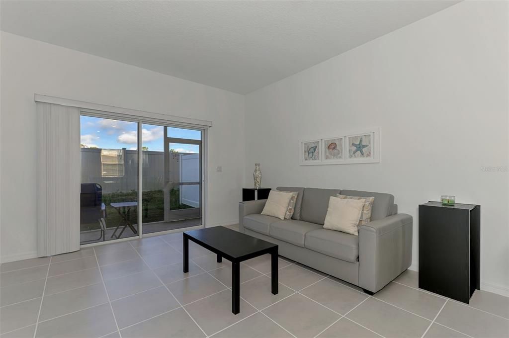 Active With Contract: $245,000 (2 beds, 2 baths, 1238 Square Feet)