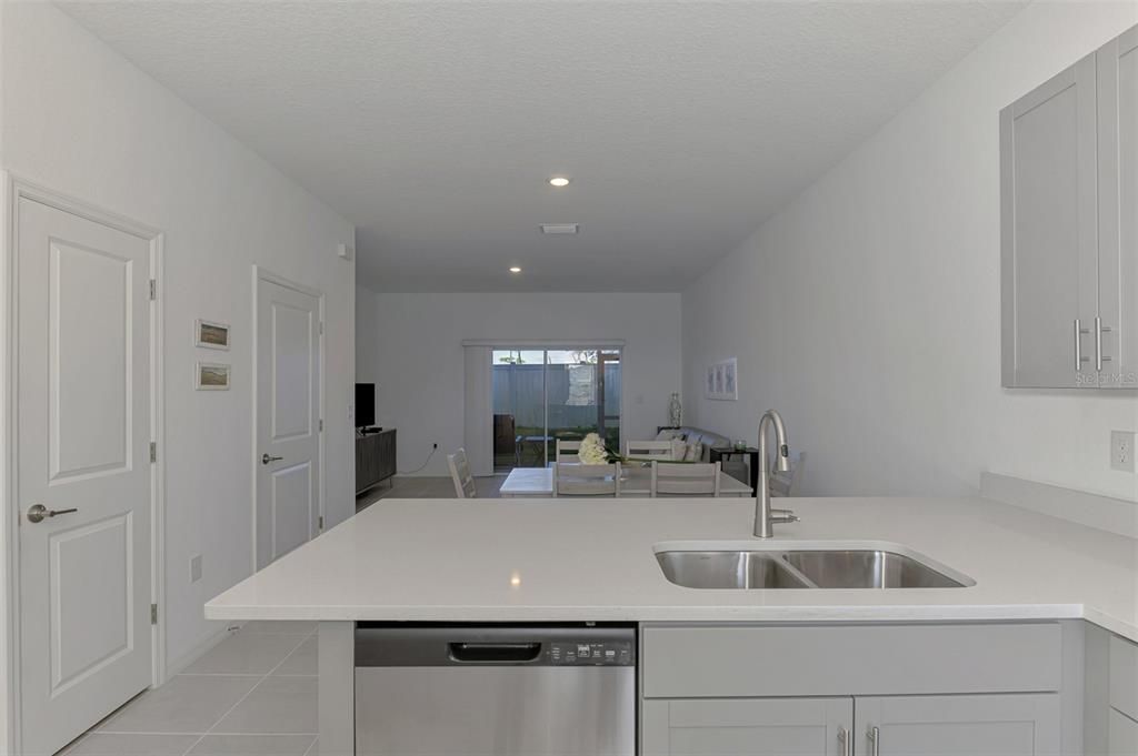 Active With Contract: $245,000 (2 beds, 2 baths, 1238 Square Feet)