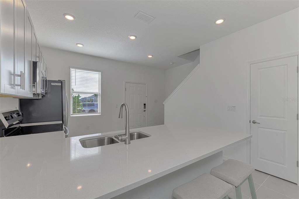 Active With Contract: $245,000 (2 beds, 2 baths, 1238 Square Feet)