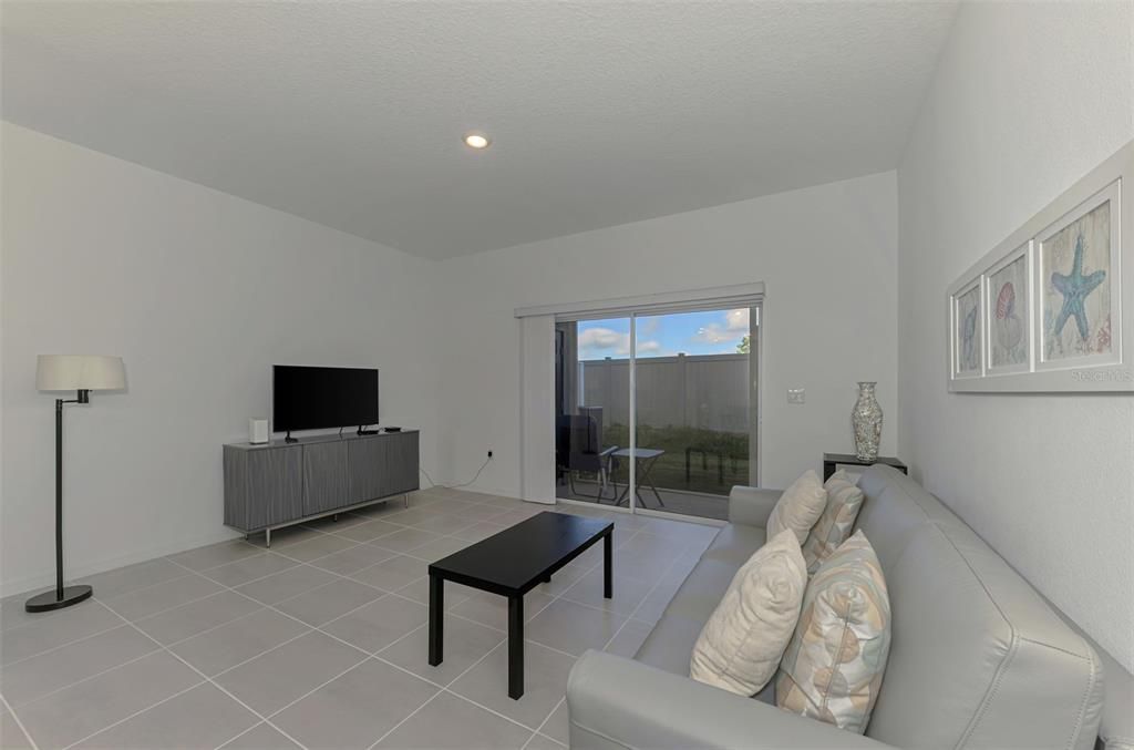 Active With Contract: $245,000 (2 beds, 2 baths, 1238 Square Feet)