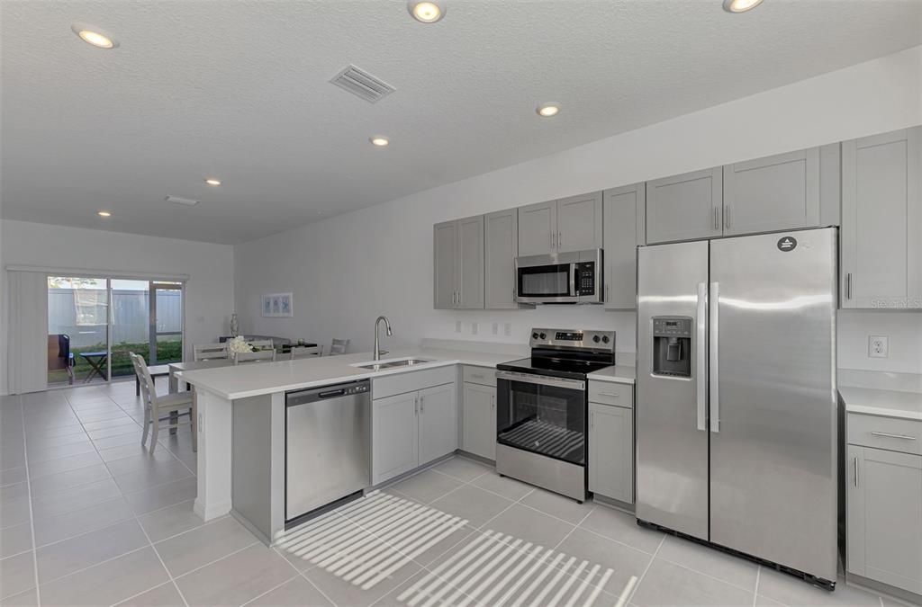 Active With Contract: $245,000 (2 beds, 2 baths, 1238 Square Feet)