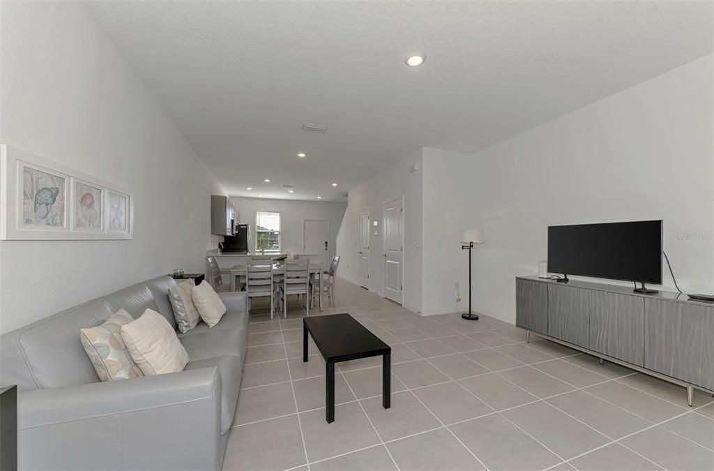 Active With Contract: $245,000 (2 beds, 2 baths, 1238 Square Feet)