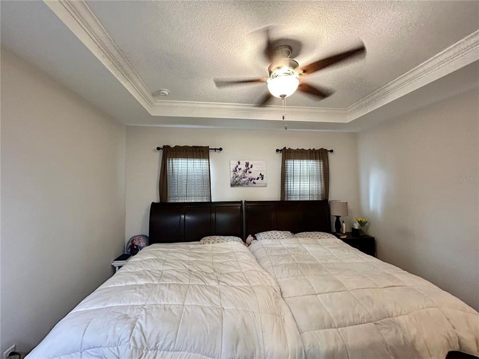 Activo con contrato: $2,425 (3 camas, 2 baños, 1375 Pies cuadrados)