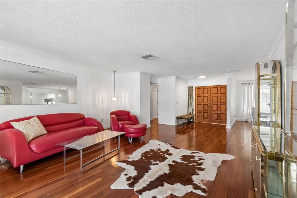 Activo con contrato: $840,000 (5 camas, 2 baños, 2858 Pies cuadrados)