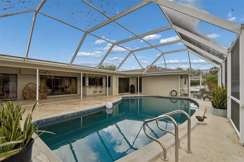 Activo con contrato: $840,000 (5 camas, 2 baños, 2858 Pies cuadrados)