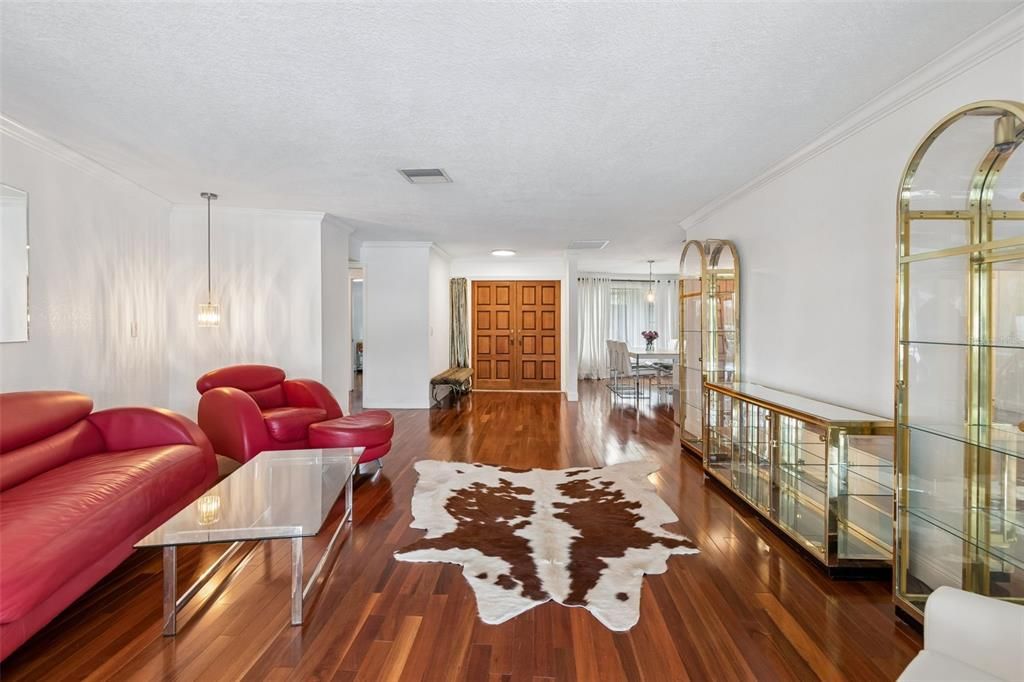 Activo con contrato: $840,000 (5 camas, 2 baños, 2858 Pies cuadrados)