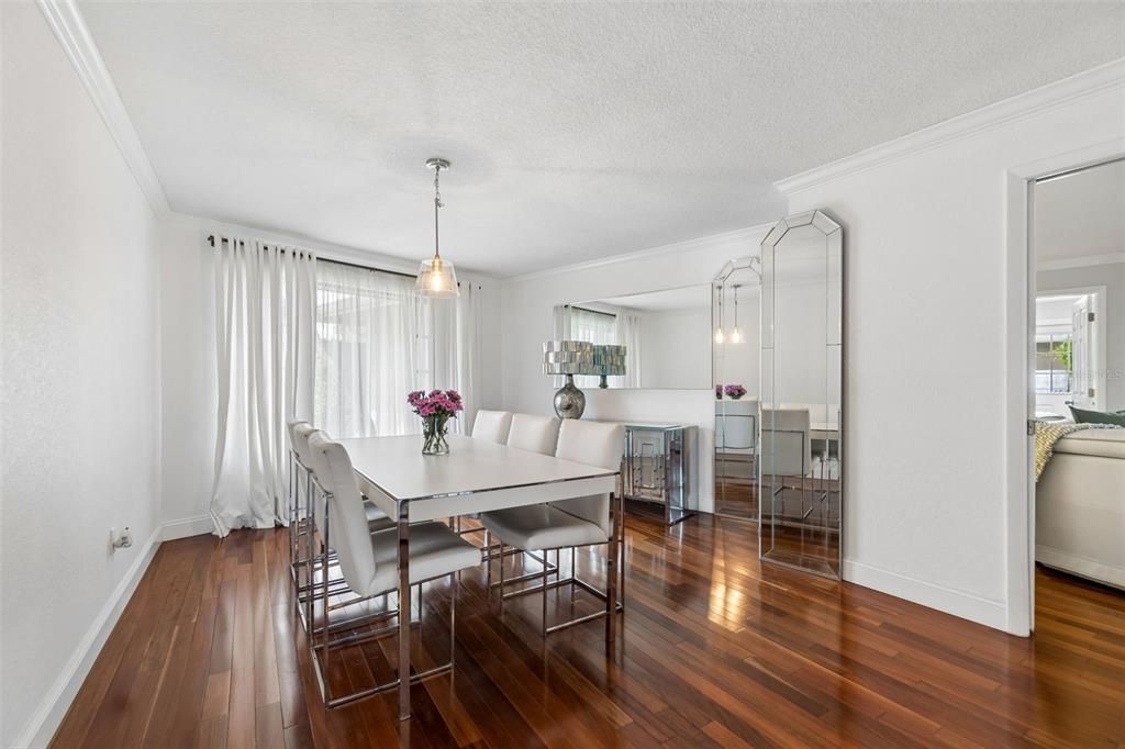 Activo con contrato: $840,000 (5 camas, 2 baños, 2858 Pies cuadrados)