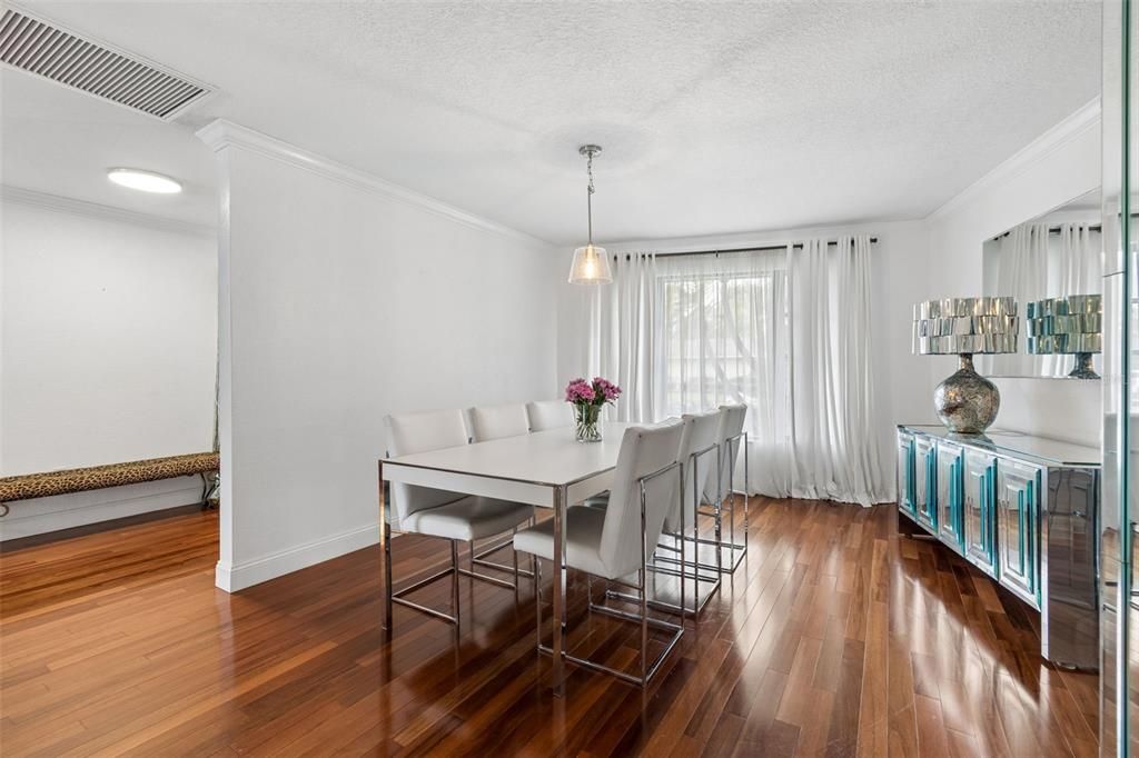 Activo con contrato: $840,000 (5 camas, 2 baños, 2858 Pies cuadrados)