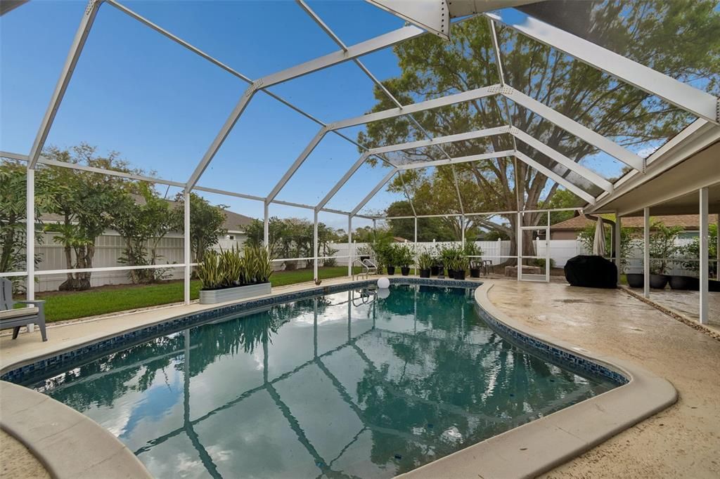 Activo con contrato: $840,000 (5 camas, 2 baños, 2858 Pies cuadrados)