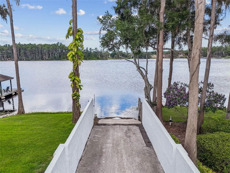 Activo con contrato: $840,000 (5 camas, 2 baños, 2858 Pies cuadrados)