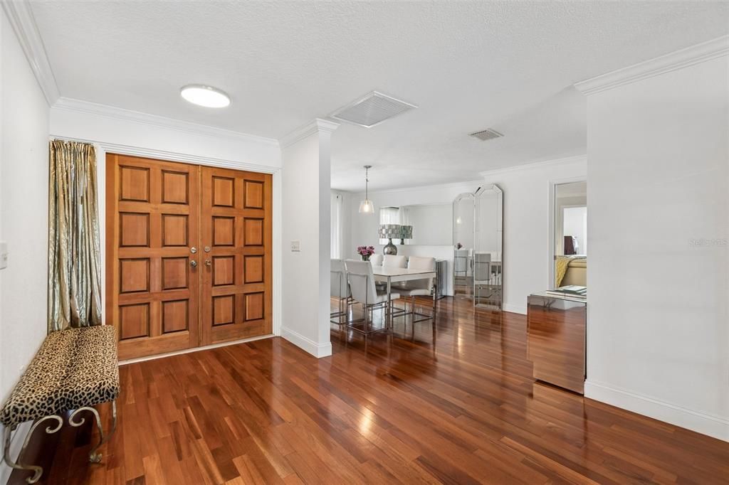 Activo con contrato: $840,000 (5 camas, 2 baños, 2858 Pies cuadrados)