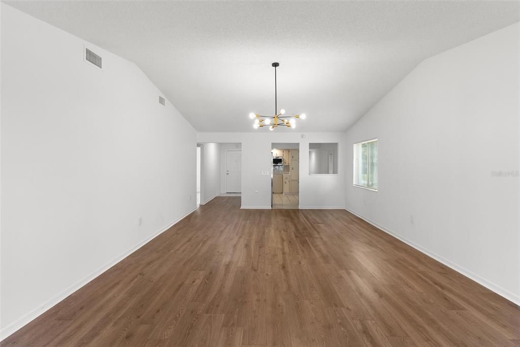 Active With Contract: $230,000 (2 beds, 2 baths, 1291 Square Feet)