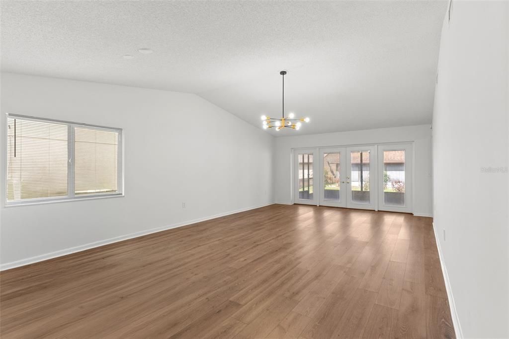 Active With Contract: $230,000 (2 beds, 2 baths, 1291 Square Feet)
