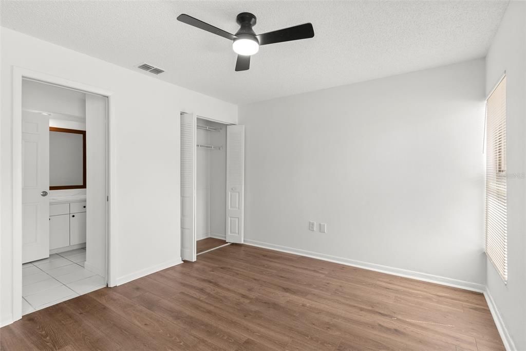 Active With Contract: $230,000 (2 beds, 2 baths, 1291 Square Feet)