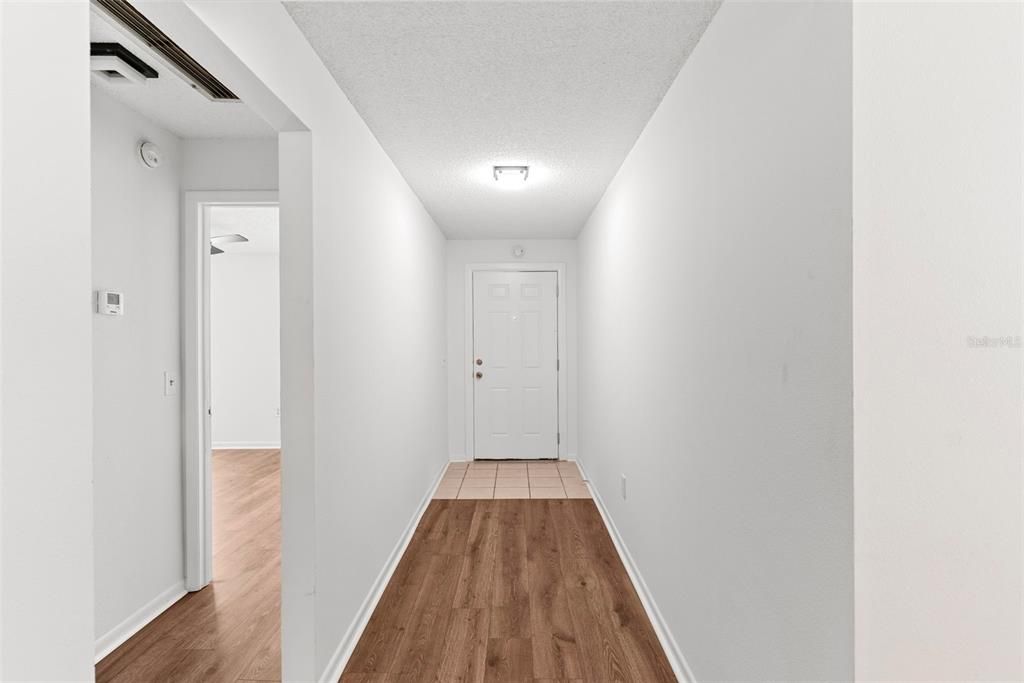 Active With Contract: $230,000 (2 beds, 2 baths, 1291 Square Feet)