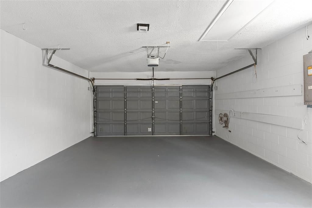 Active With Contract: $230,000 (2 beds, 2 baths, 1291 Square Feet)