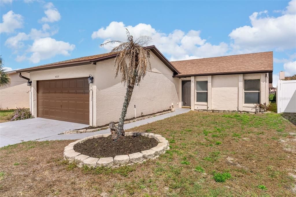 Active With Contract: $230,000 (2 beds, 2 baths, 1291 Square Feet)