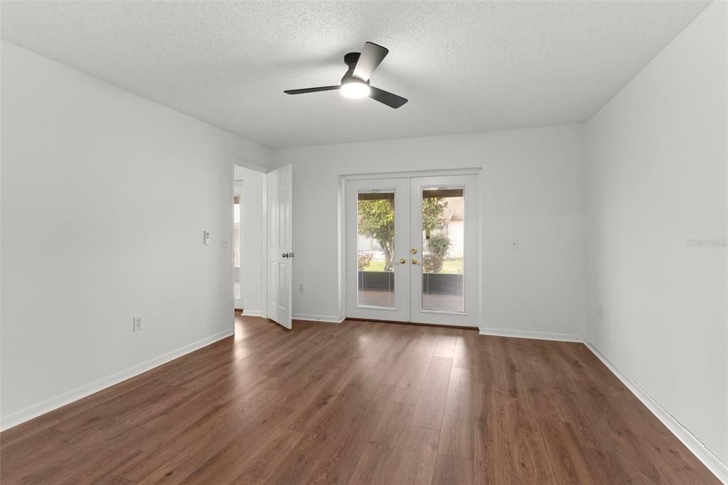 Active With Contract: $230,000 (2 beds, 2 baths, 1291 Square Feet)