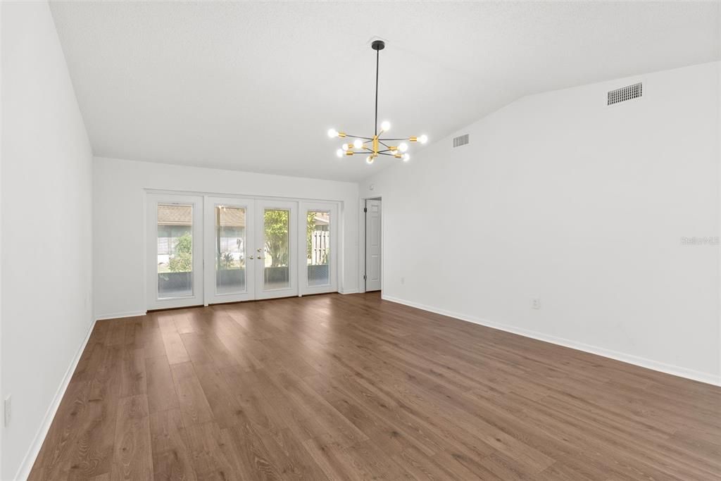 Active With Contract: $230,000 (2 beds, 2 baths, 1291 Square Feet)