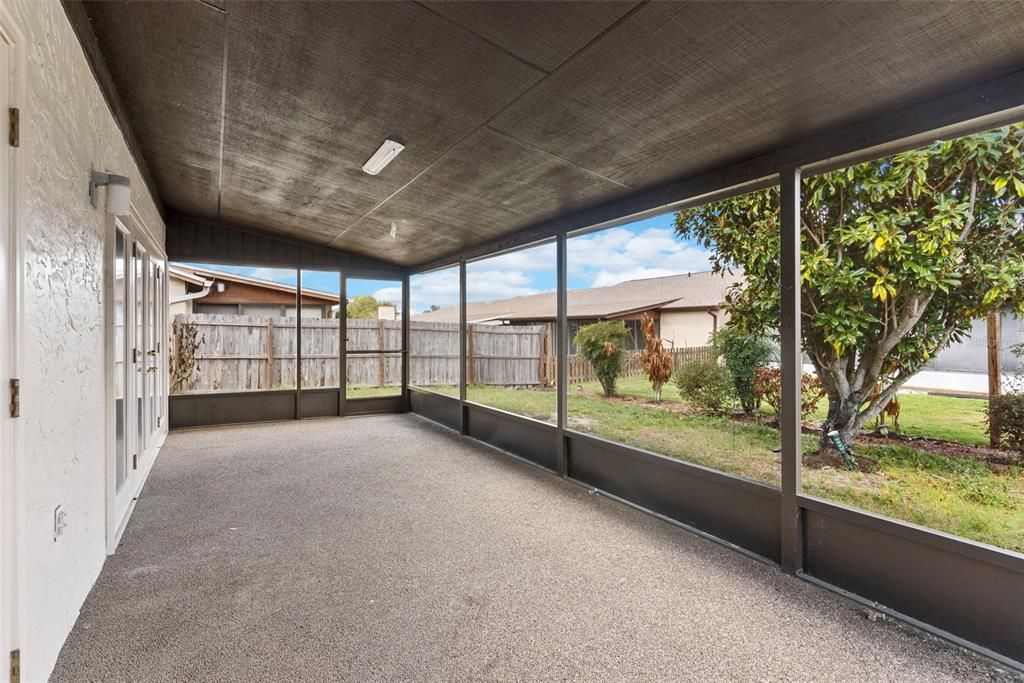 Active With Contract: $230,000 (2 beds, 2 baths, 1291 Square Feet)