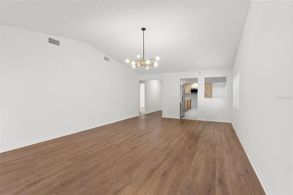 Active With Contract: $230,000 (2 beds, 2 baths, 1291 Square Feet)
