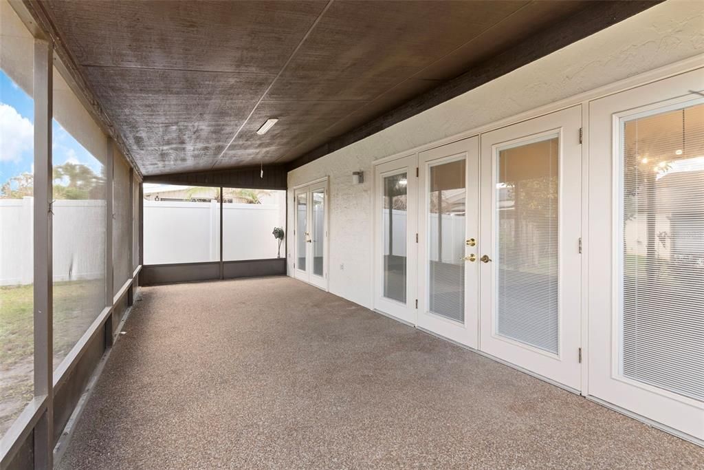 Active With Contract: $230,000 (2 beds, 2 baths, 1291 Square Feet)