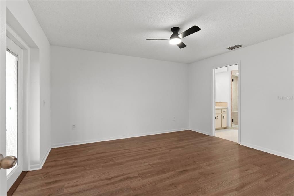 Active With Contract: $230,000 (2 beds, 2 baths, 1291 Square Feet)
