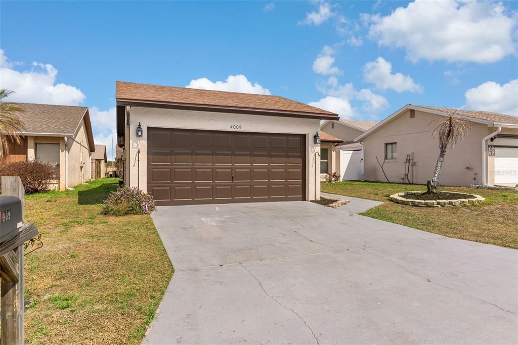 Active With Contract: $230,000 (2 beds, 2 baths, 1291 Square Feet)
