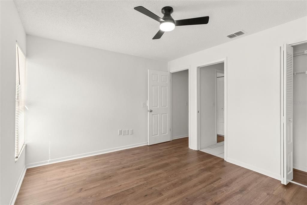 Active With Contract: $230,000 (2 beds, 2 baths, 1291 Square Feet)