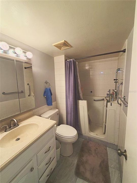 На продажу: $139,000 (2 спален, 2 ванн, 1096 Квадратных фут)