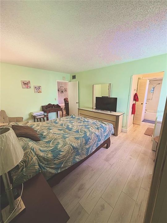 На продажу: $139,000 (2 спален, 2 ванн, 1096 Квадратных фут)