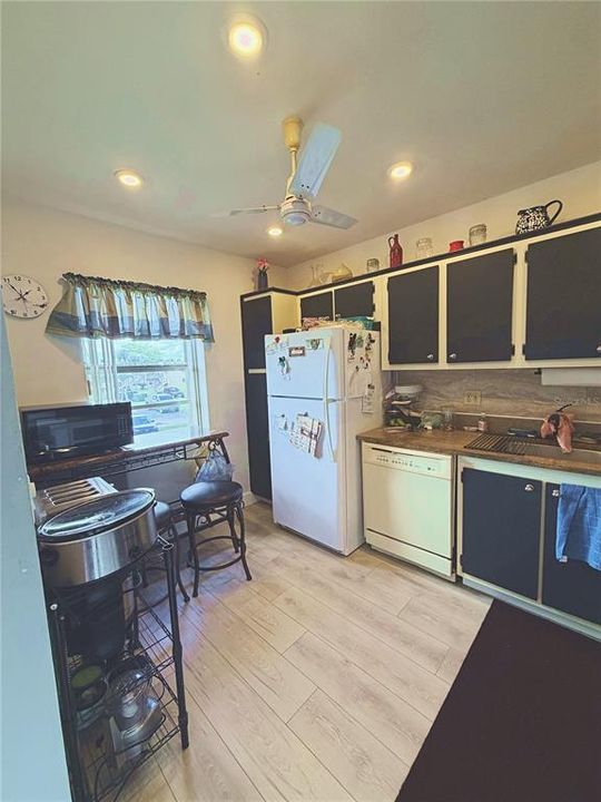 На продажу: $139,000 (2 спален, 2 ванн, 1096 Квадратных фут)
