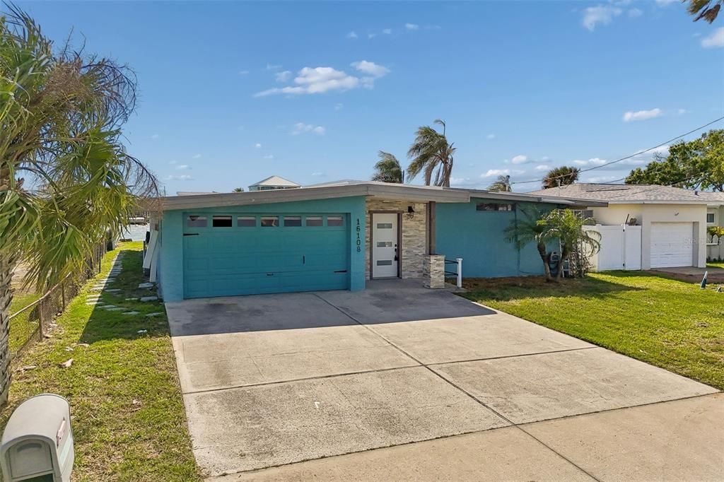 For Sale: $899,000 (4 beds, 3 baths, 2554 Square Feet)