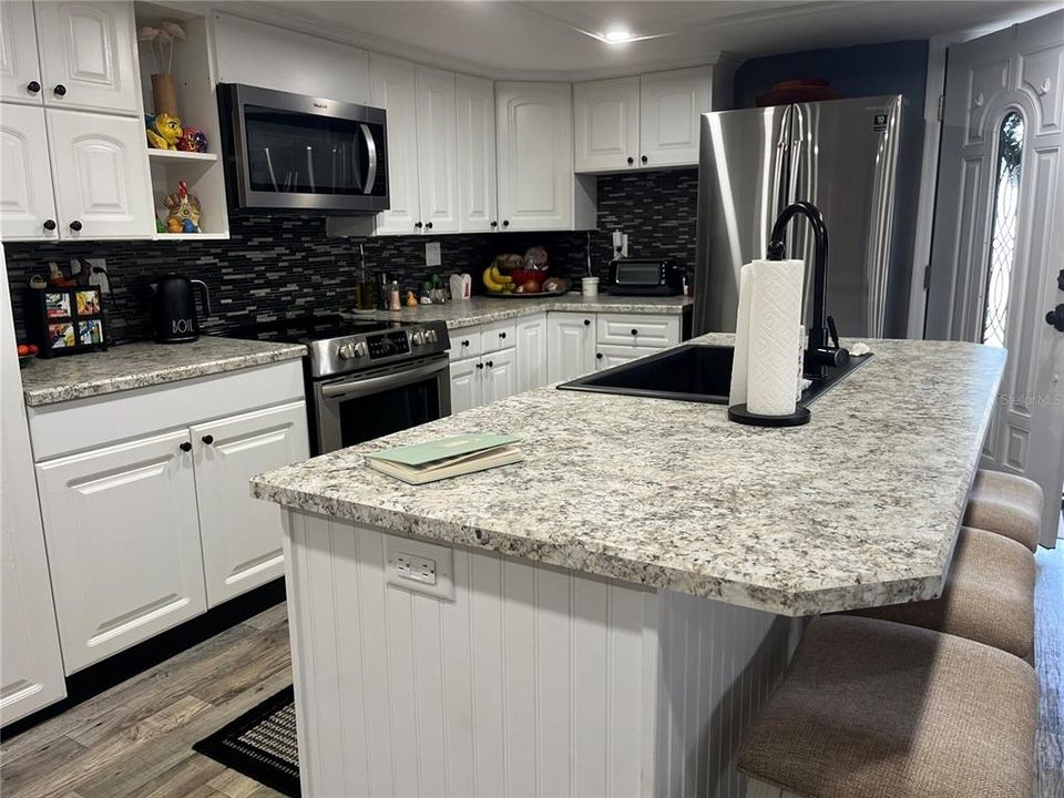 На продажу: $229,000 (2 спален, 2 ванн, 949 Квадратных фут)