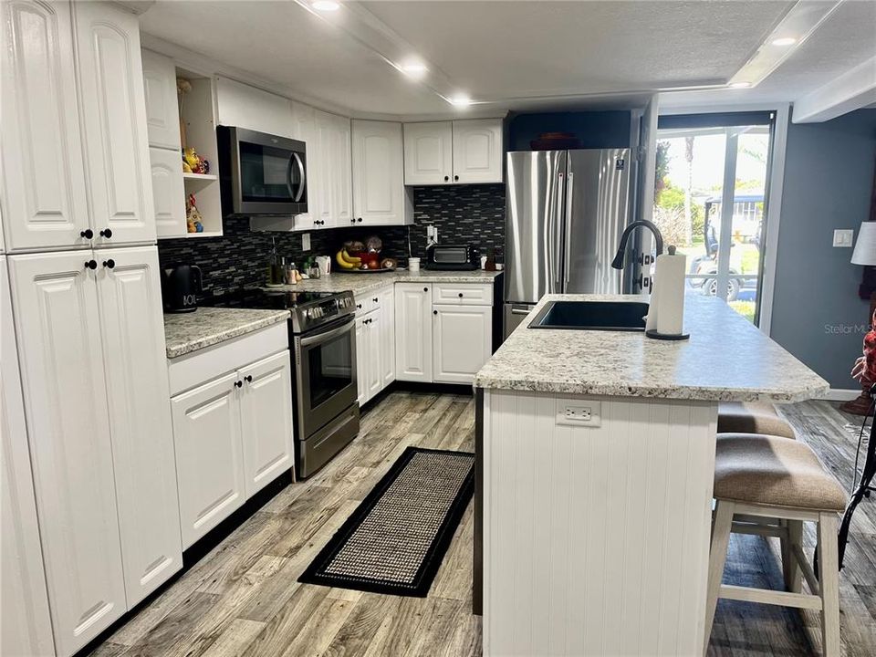 На продажу: $229,000 (2 спален, 2 ванн, 949 Квадратных фут)