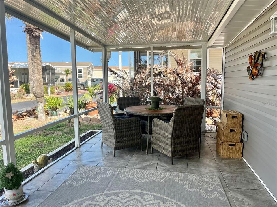 На продажу: $229,000 (2 спален, 2 ванн, 949 Квадратных фут)