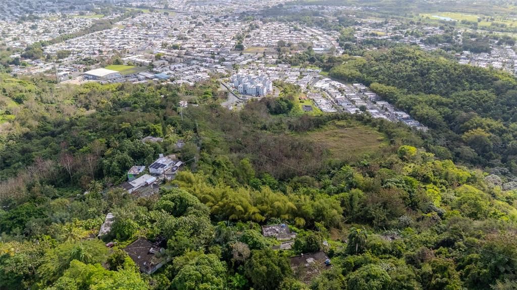 На продажу: $395,000 (9.71 acres)