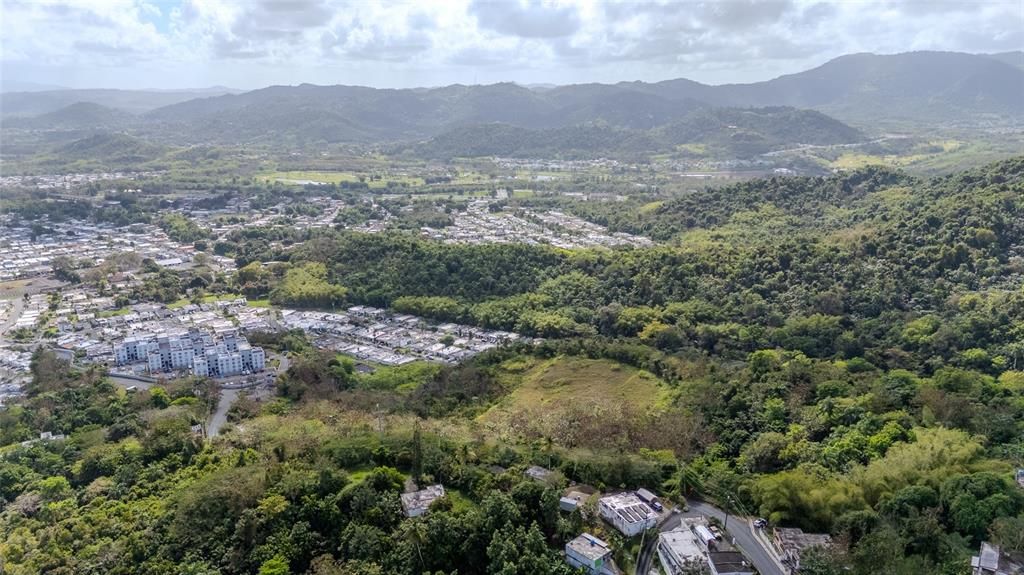 На продажу: $395,000 (9.71 acres)