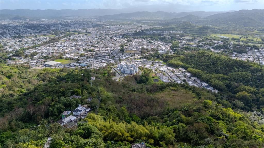 На продажу: $395,000 (9.71 acres)