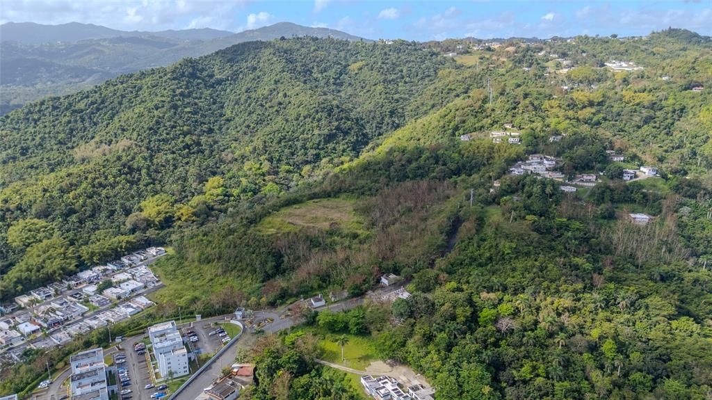 На продажу: $395,000 (9.71 acres)