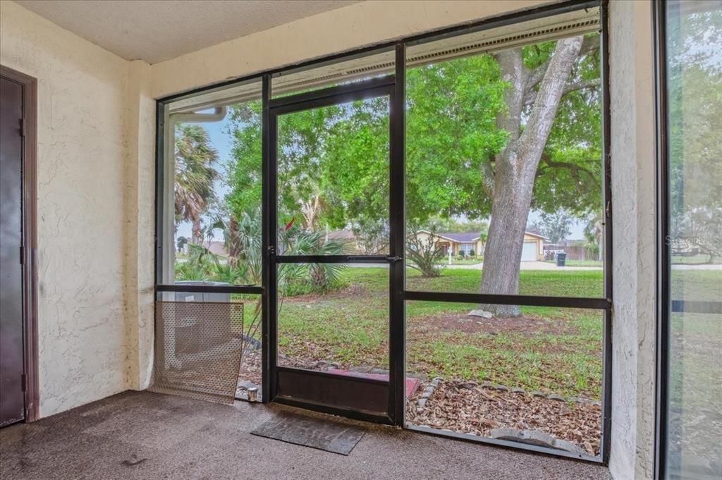 For Sale: $155,000 (2 beds, 2 baths, 1049 Square Feet)