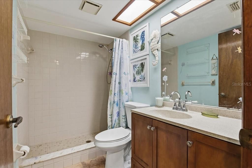 For Sale: $155,000 (2 beds, 2 baths, 1049 Square Feet)