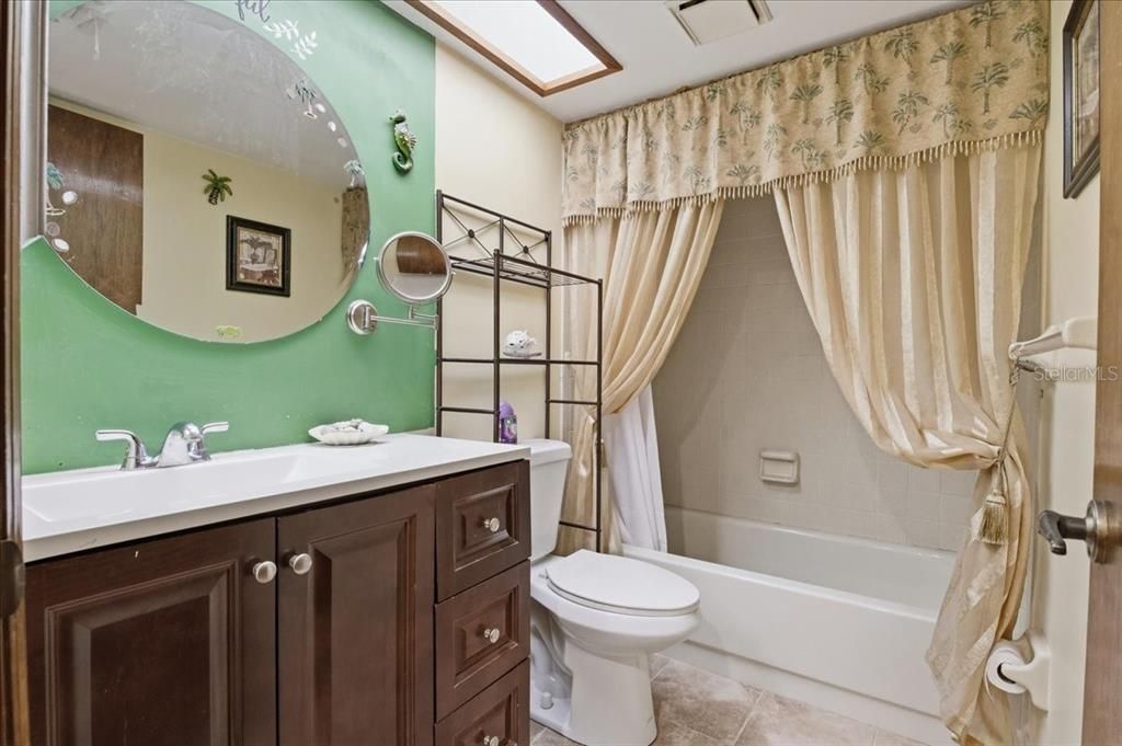 For Sale: $155,000 (2 beds, 2 baths, 1049 Square Feet)