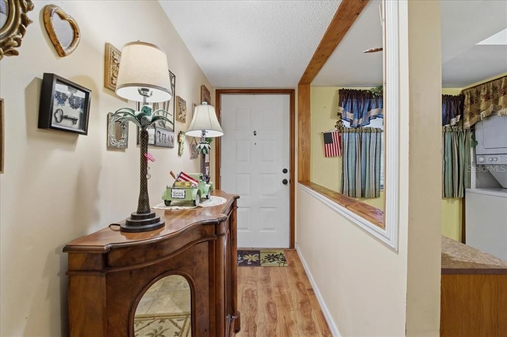 For Sale: $155,000 (2 beds, 2 baths, 1049 Square Feet)