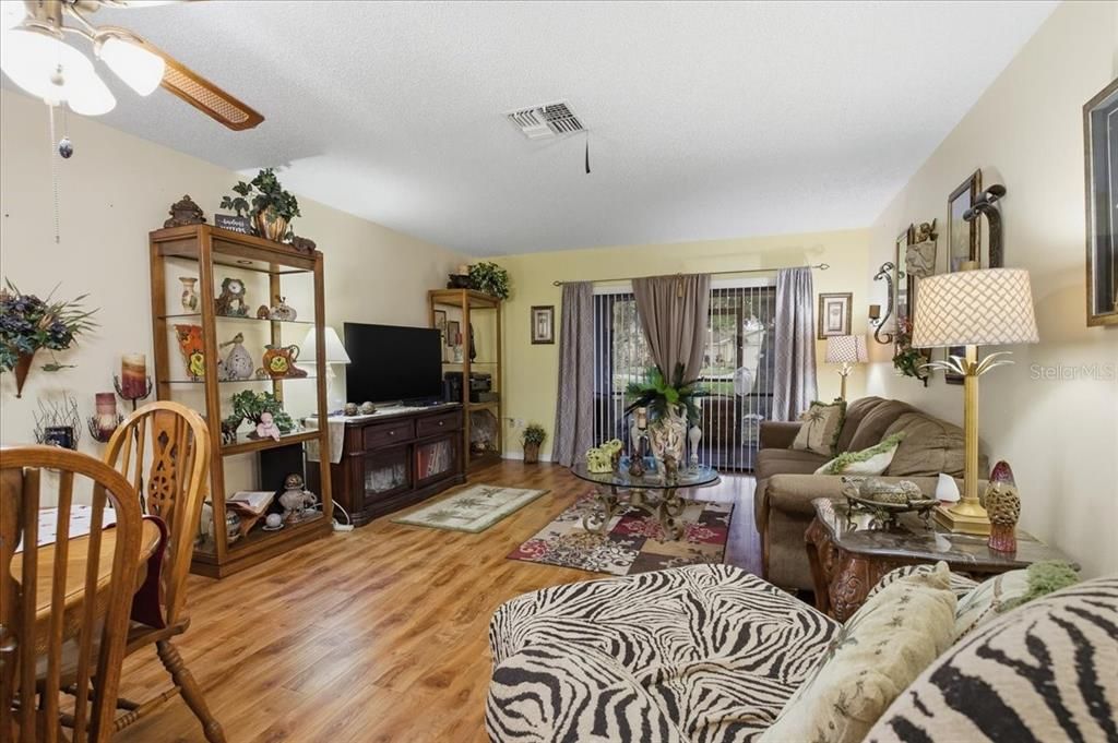 For Sale: $155,000 (2 beds, 2 baths, 1049 Square Feet)