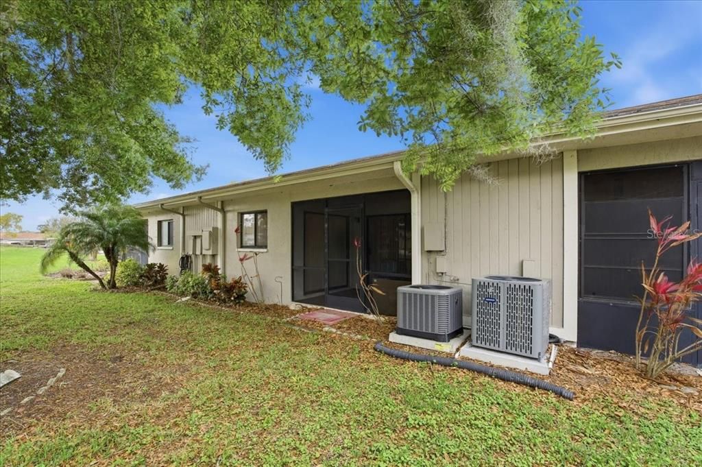 For Sale: $155,000 (2 beds, 2 baths, 1049 Square Feet)